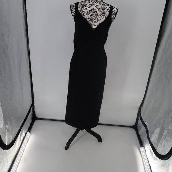 BLACK MIDI WRAP DRESS by EVERLANE, in drape wrinkle free fabric 2 - Picture 8 of 12